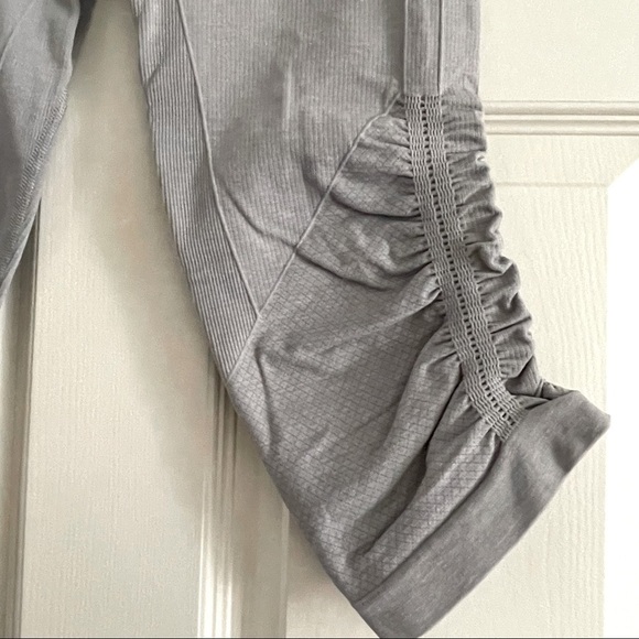 Lululemon Flow Compression Leggings Shorts Crop Rushed Stretchy In Gray Size 6 - Picture 4 of 9